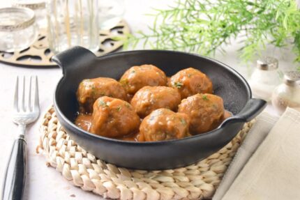 Albóndigas en salsa española