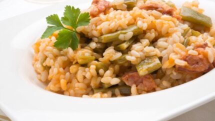 Arroz con chorizo y judías verdes