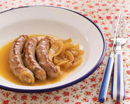 Salchichas al vino blanco