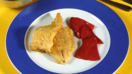 Trucha rebozada con pimientos del piquillo 🐟🥚🌾