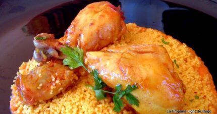 Jamoncitos de pollo adobado con cous cous