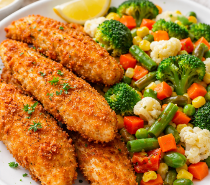 Solomillo de pollo empanado con menestra