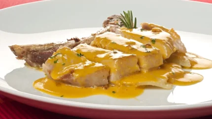 Chuleta con salsa de mango